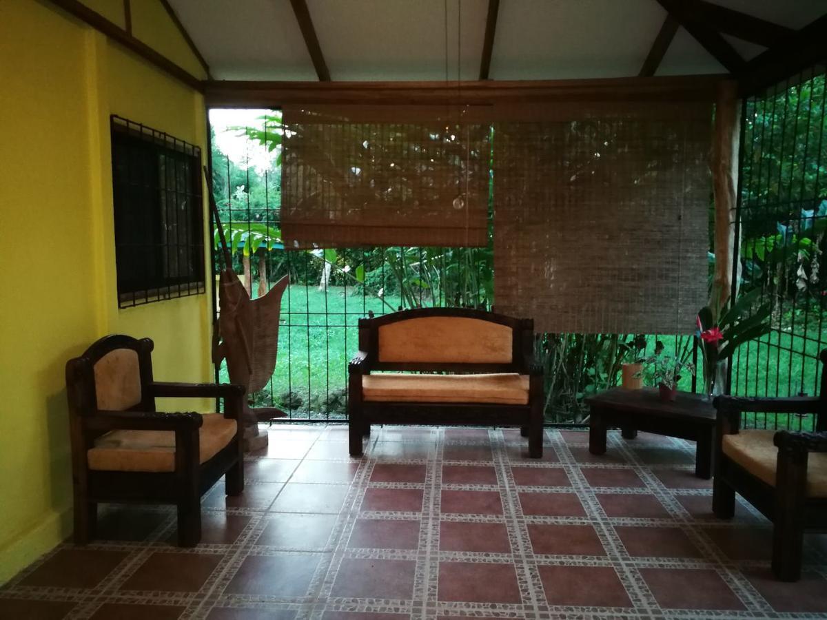 Casita Amarilla Villa Cahuita Exterior photo