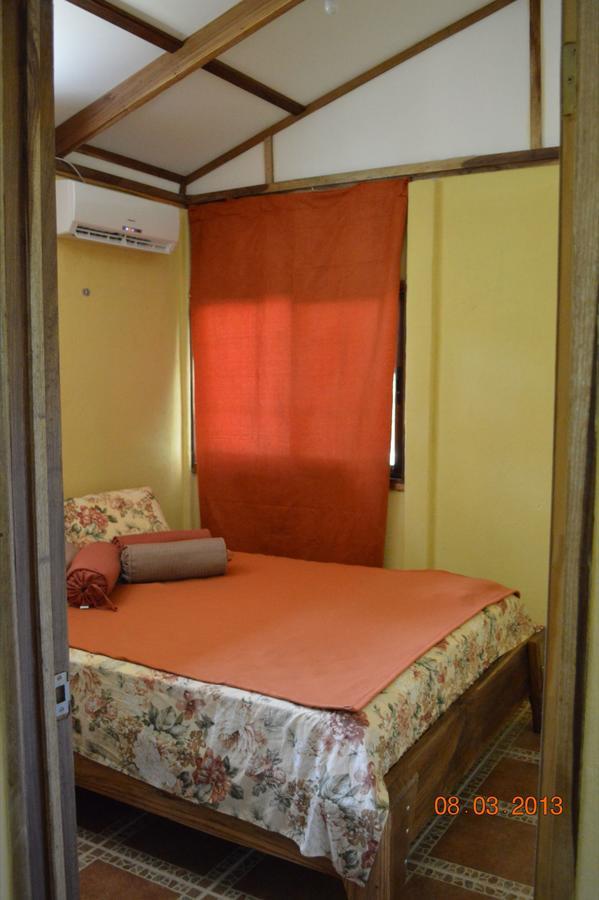 Casita Amarilla Villa Cahuita Exterior photo